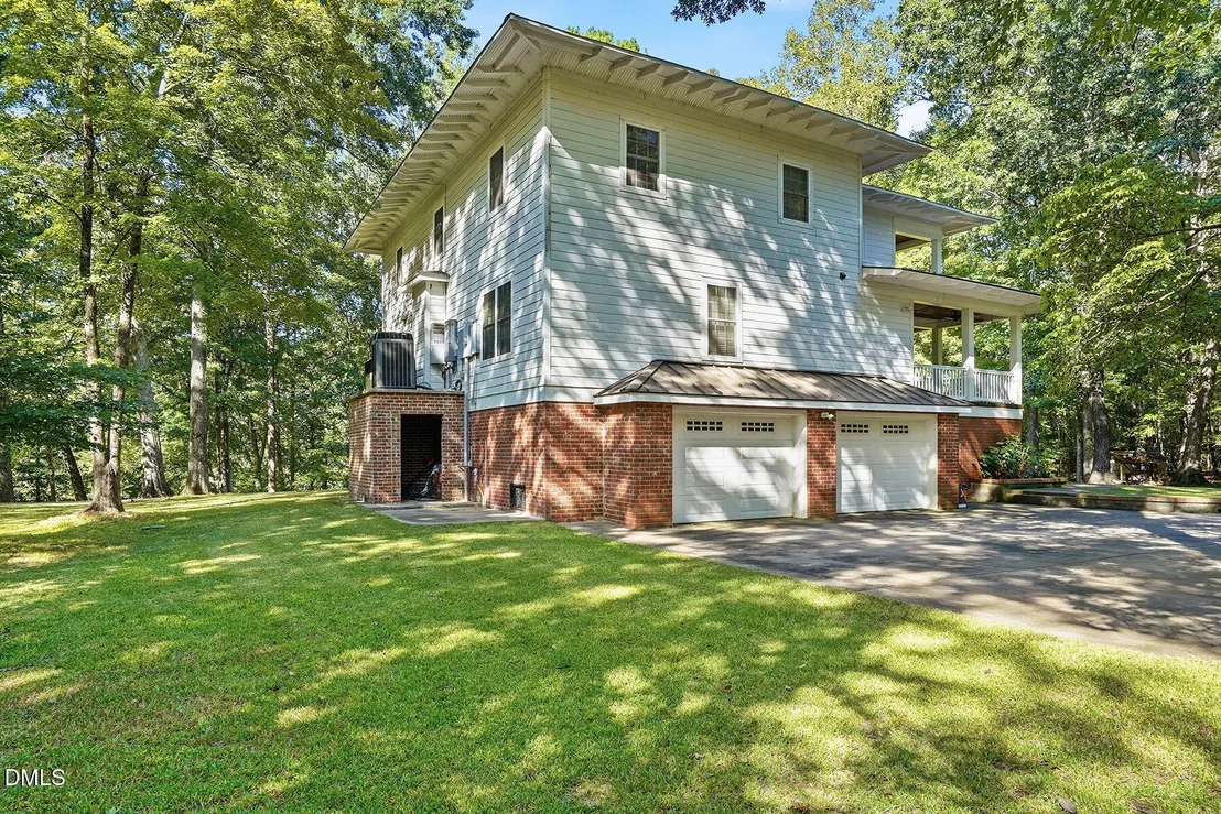 Photo of 415 River Bluff Drive N