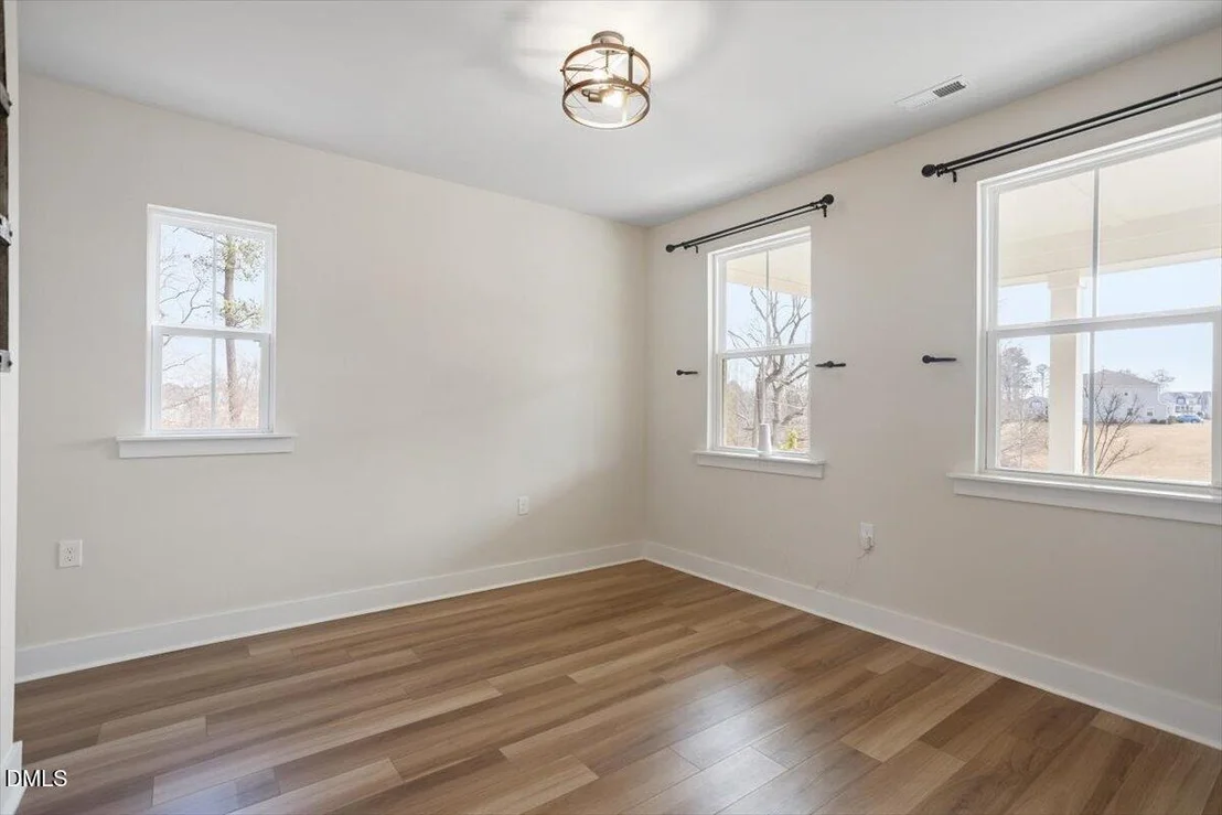 Photo of 541 Roycroft Drive