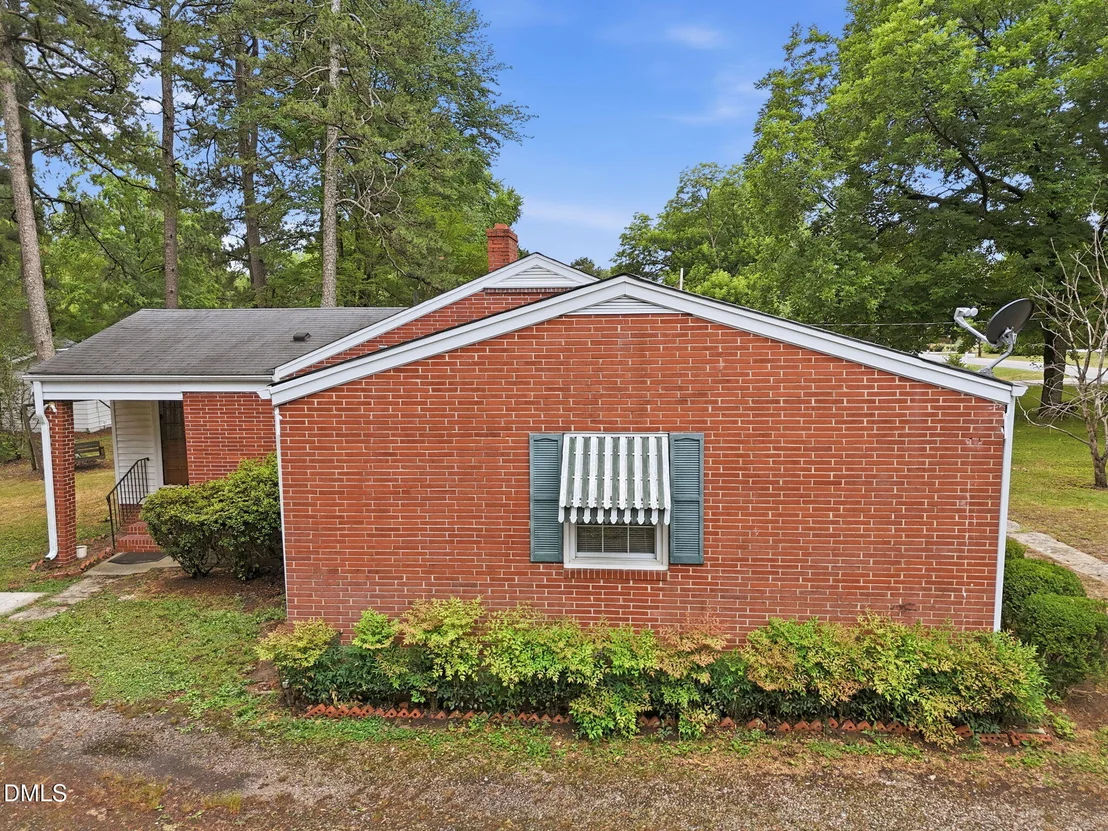 Photo of 213 Pine Tree Road