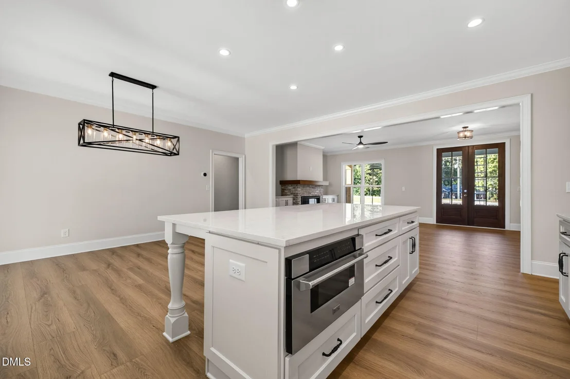 Photo of 643 Dixon Road