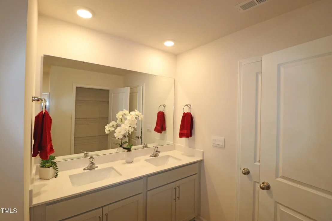 Photo of 5445 Carolines Way