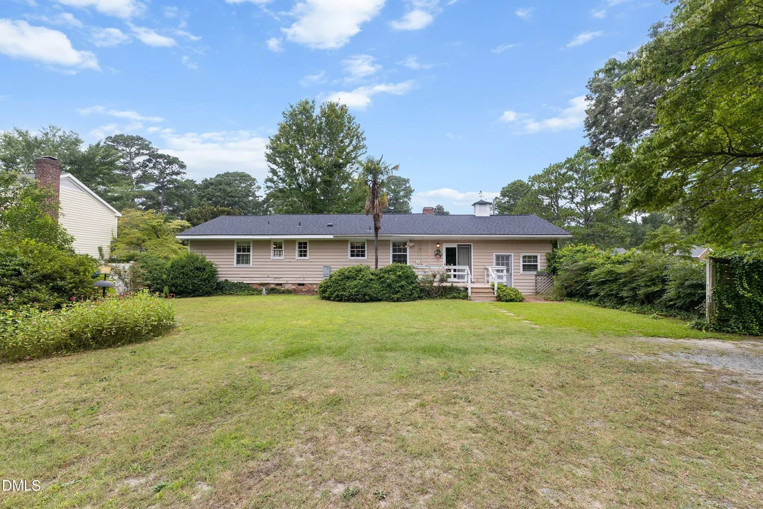 Photo of 1101 S Walnut Drive