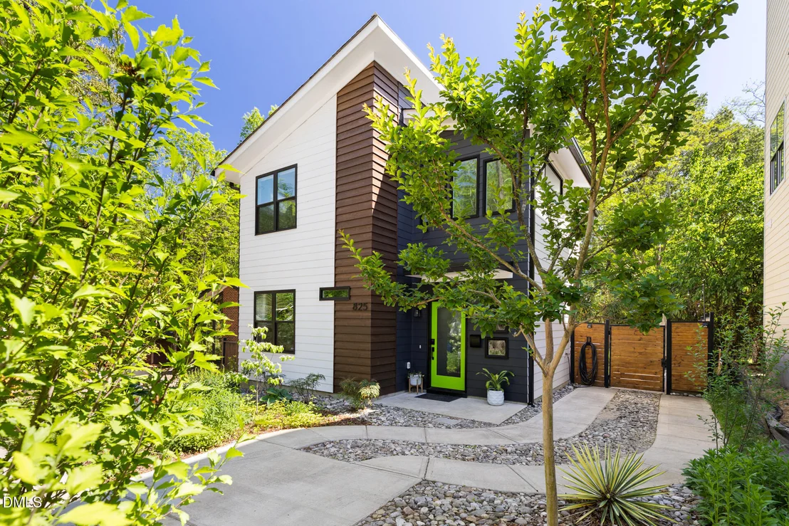 Photo of 825 W Markham Avenue