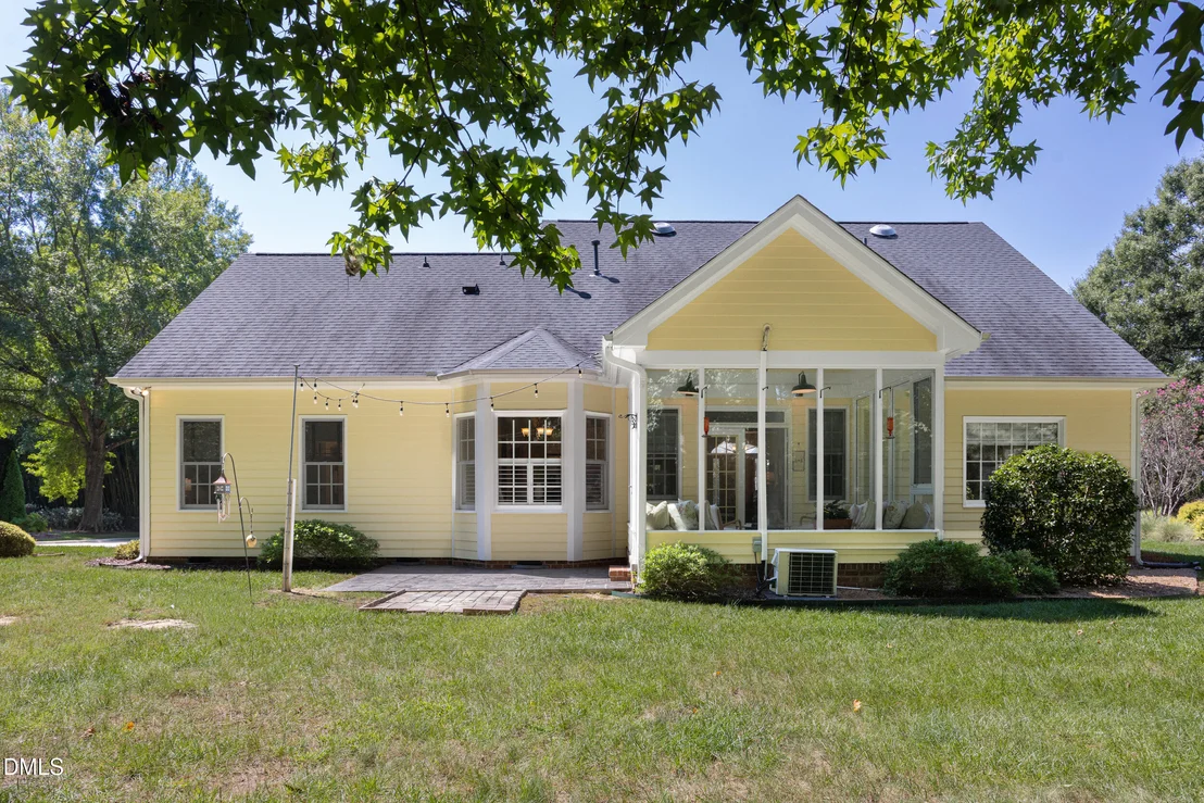 Photo of 1000 E Oak Drive