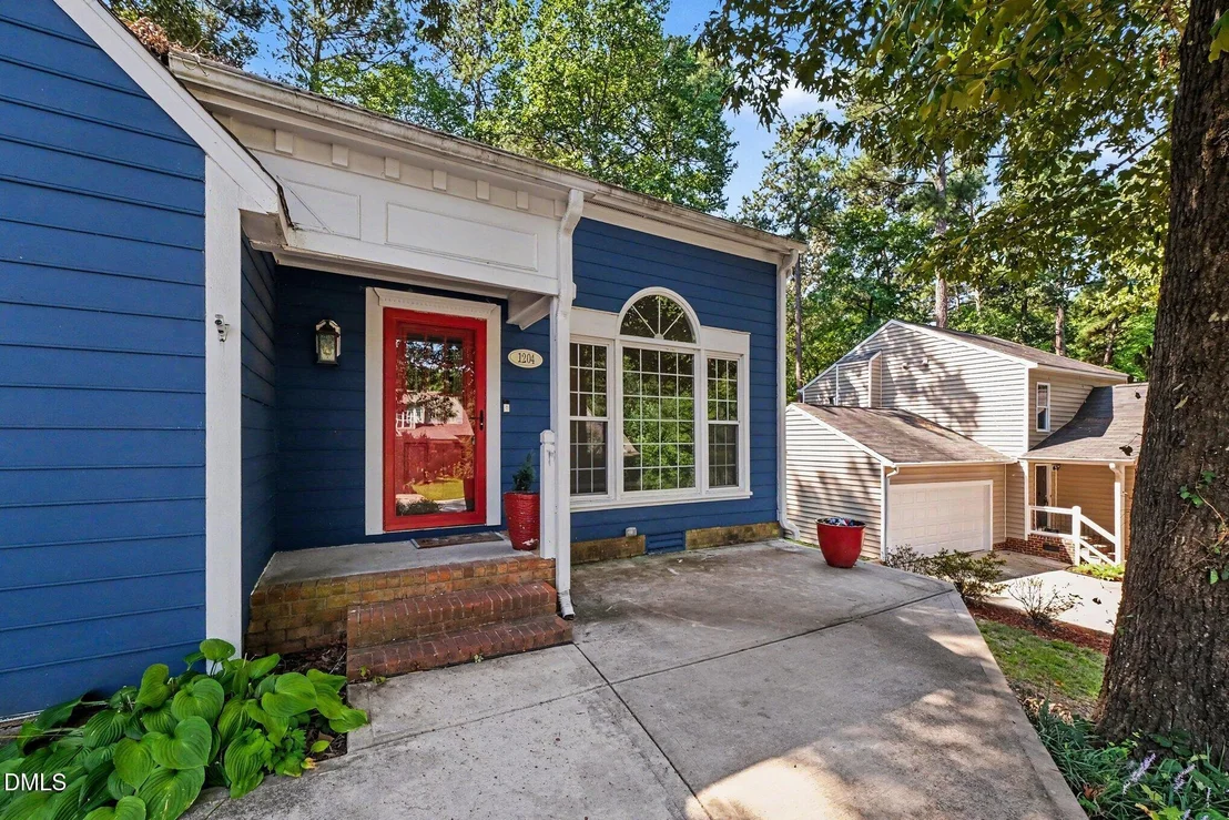 Photo of 1204 Belhaven Road