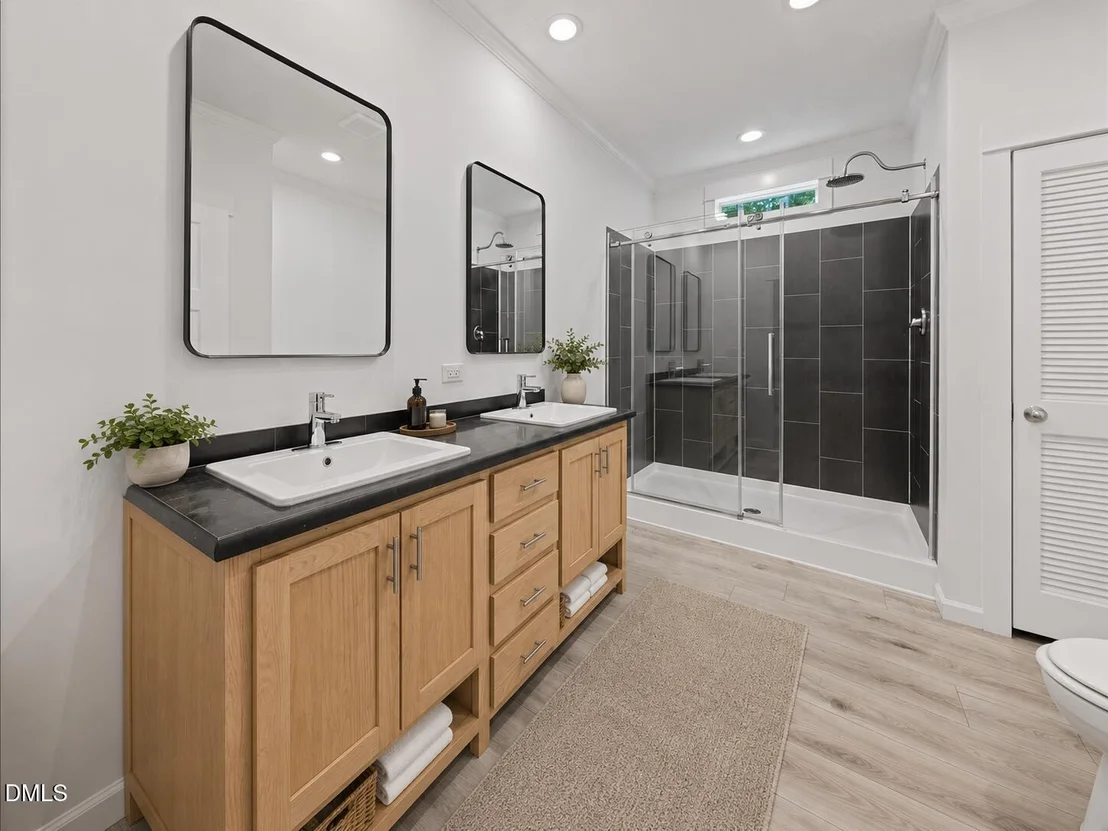 Photo of 2558 Buckingham Drive