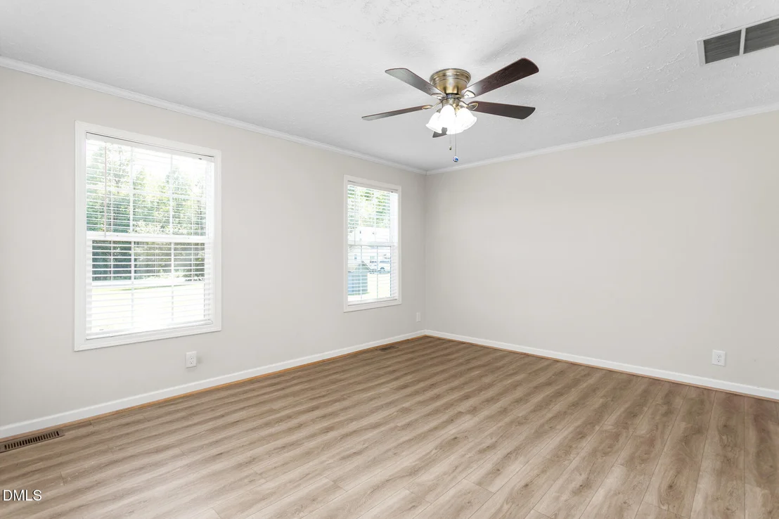 Photo of 1054 Sutton Road