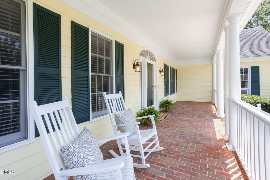 Photo of 1000 E Oak Drive