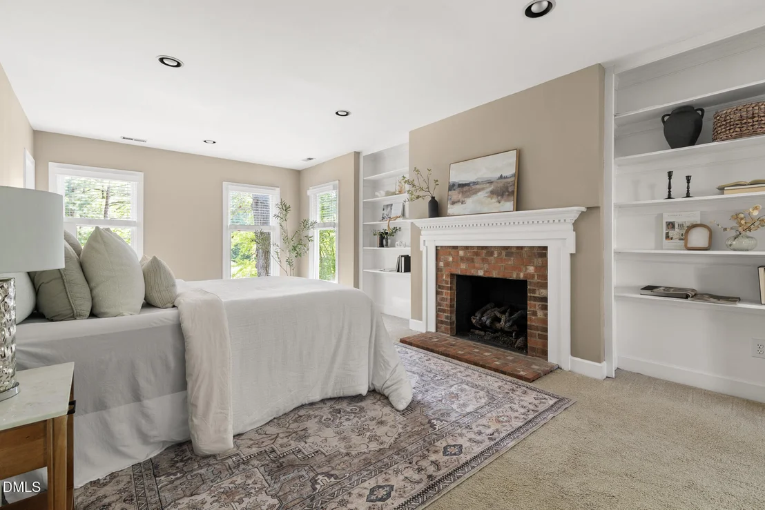 Photo of 2204 Meade Lane