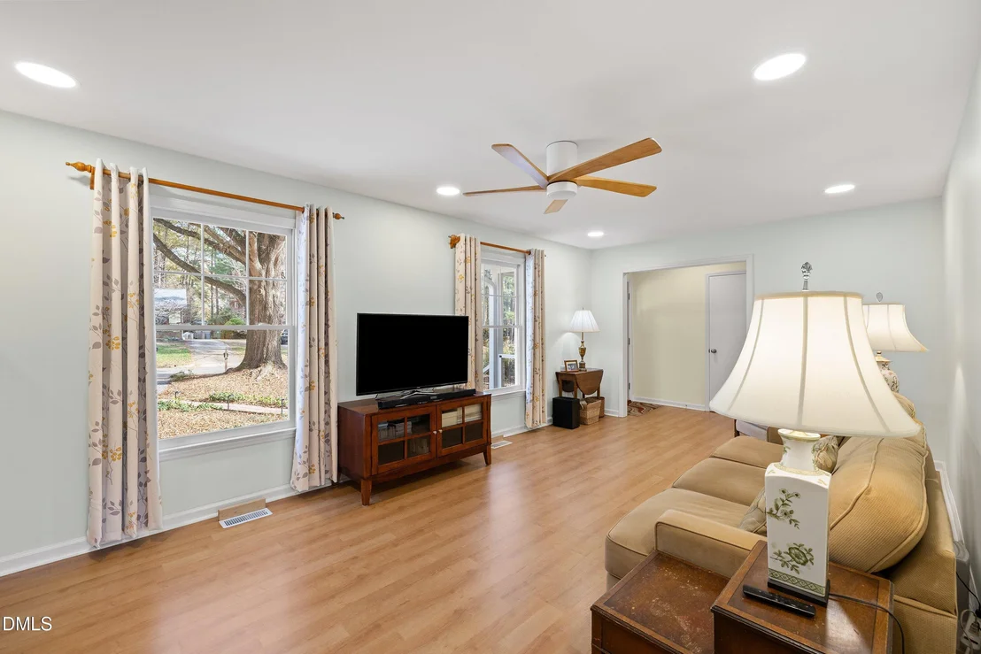 Photo of 514 Holtz Lane