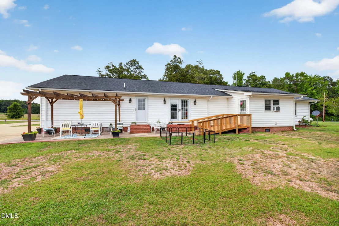 Photo of 1490 Scott Road