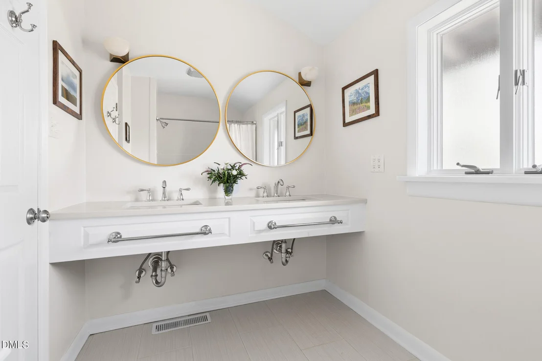 Photo of 353 Tenney Circle