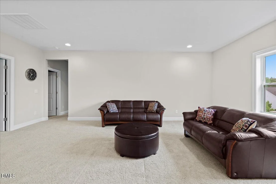 Photo of 1049 Queensdale Drive