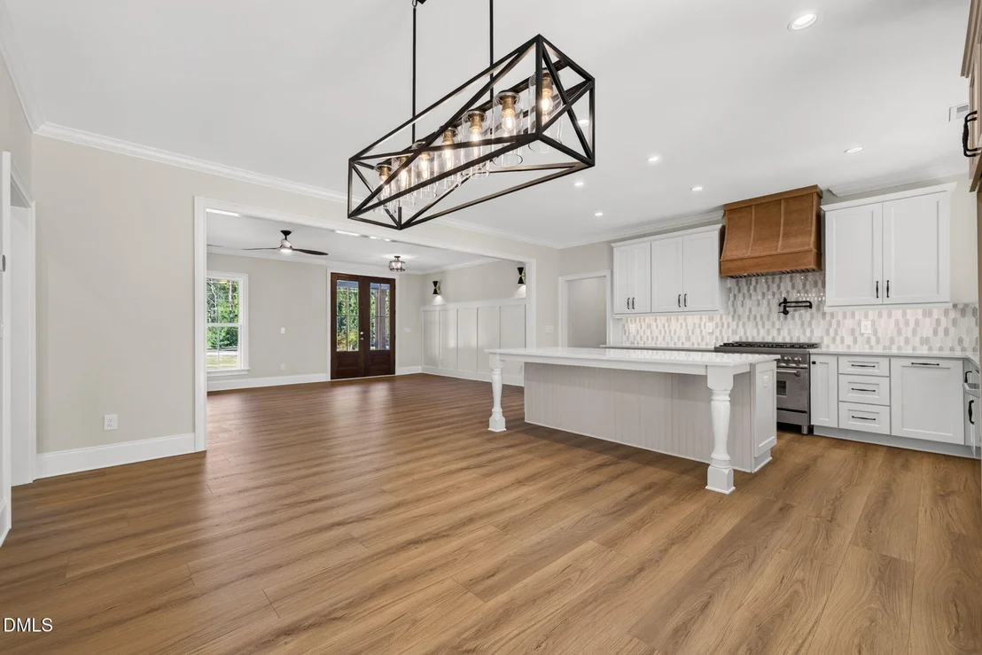 Photo of 643 Dixon Road