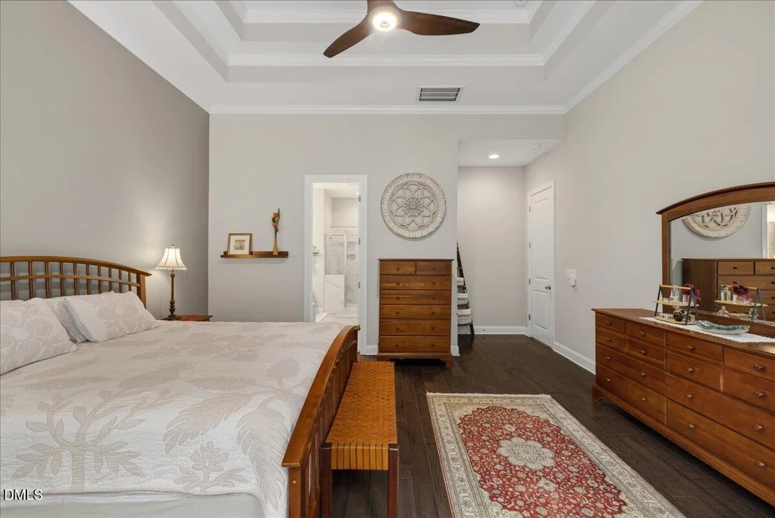 Photo of 1049 Queensdale Drive