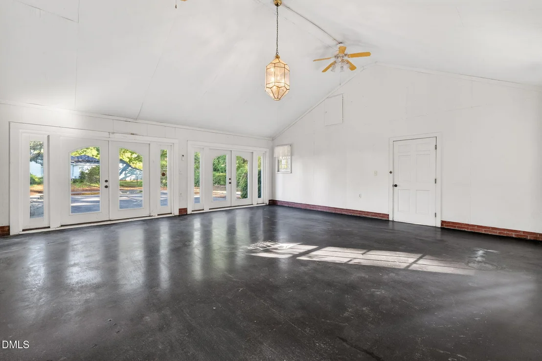 Photo of 207 W 3rd Street