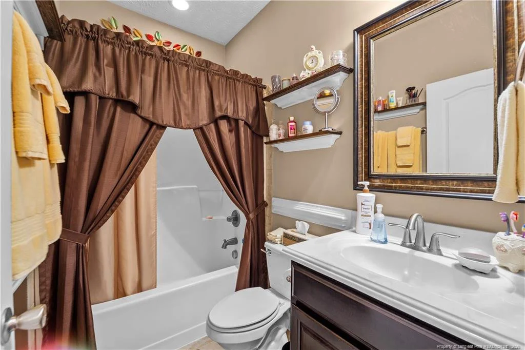 Photo of 605 Oakridge Drive