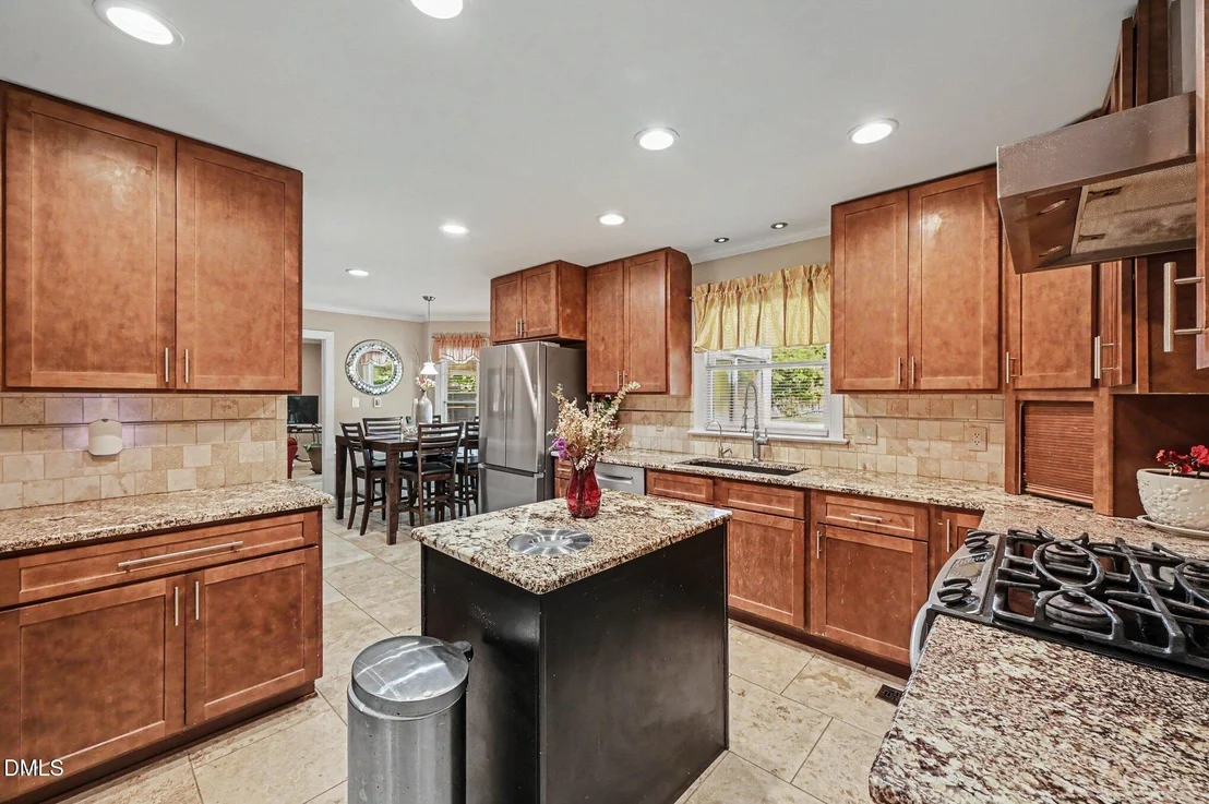 Photo of 611 Flagstone Way
