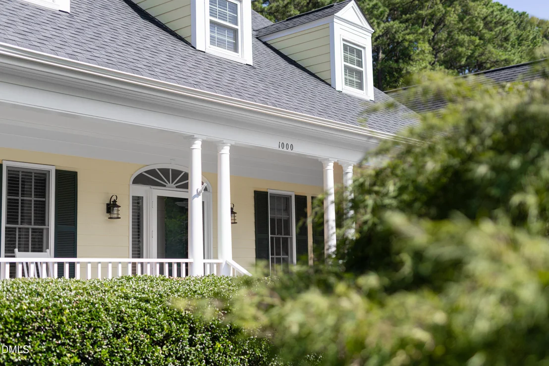 Photo of 1000 E Oak Drive