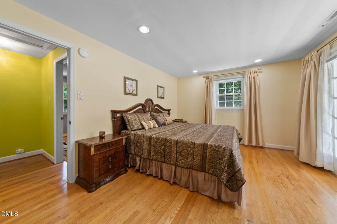 Photo of 721 Tinkerbell Road