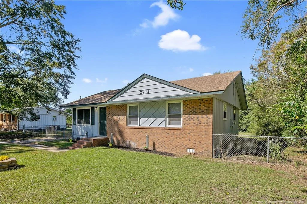 Photo of 2713 Daly Avenue