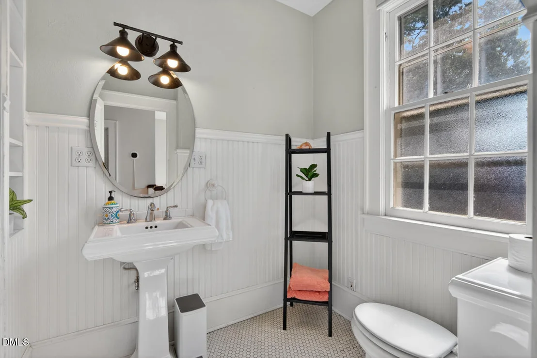 Photo of 321 W Trinity Avenue