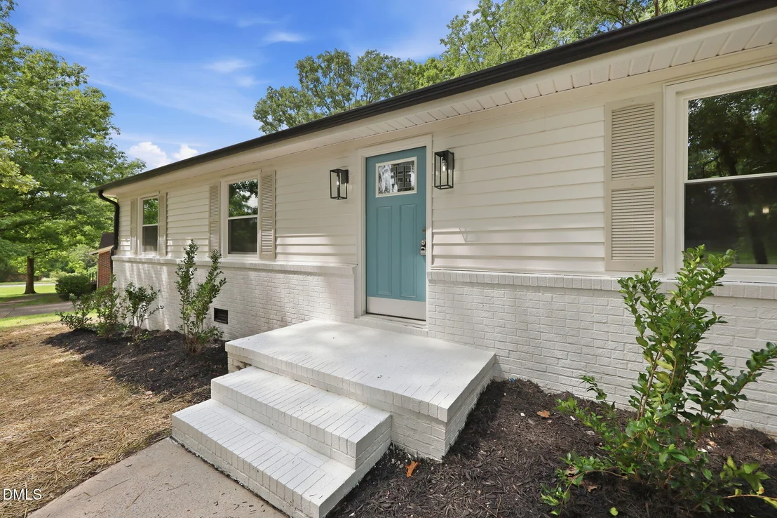 Photo of 807 Yosemite Circle