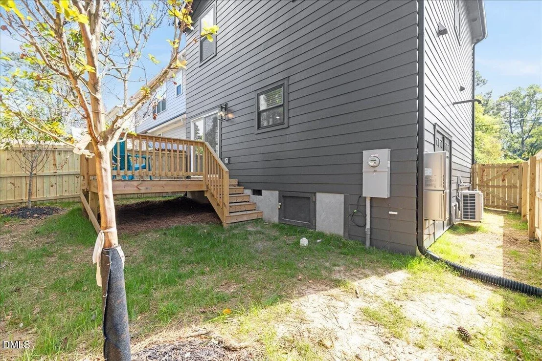 Photo of 218 W Maynard Avenue