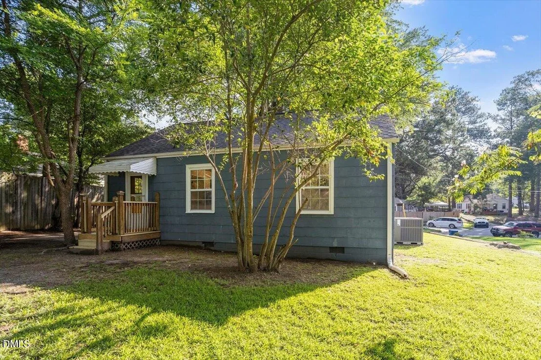 Photo of 1512 London Circle
