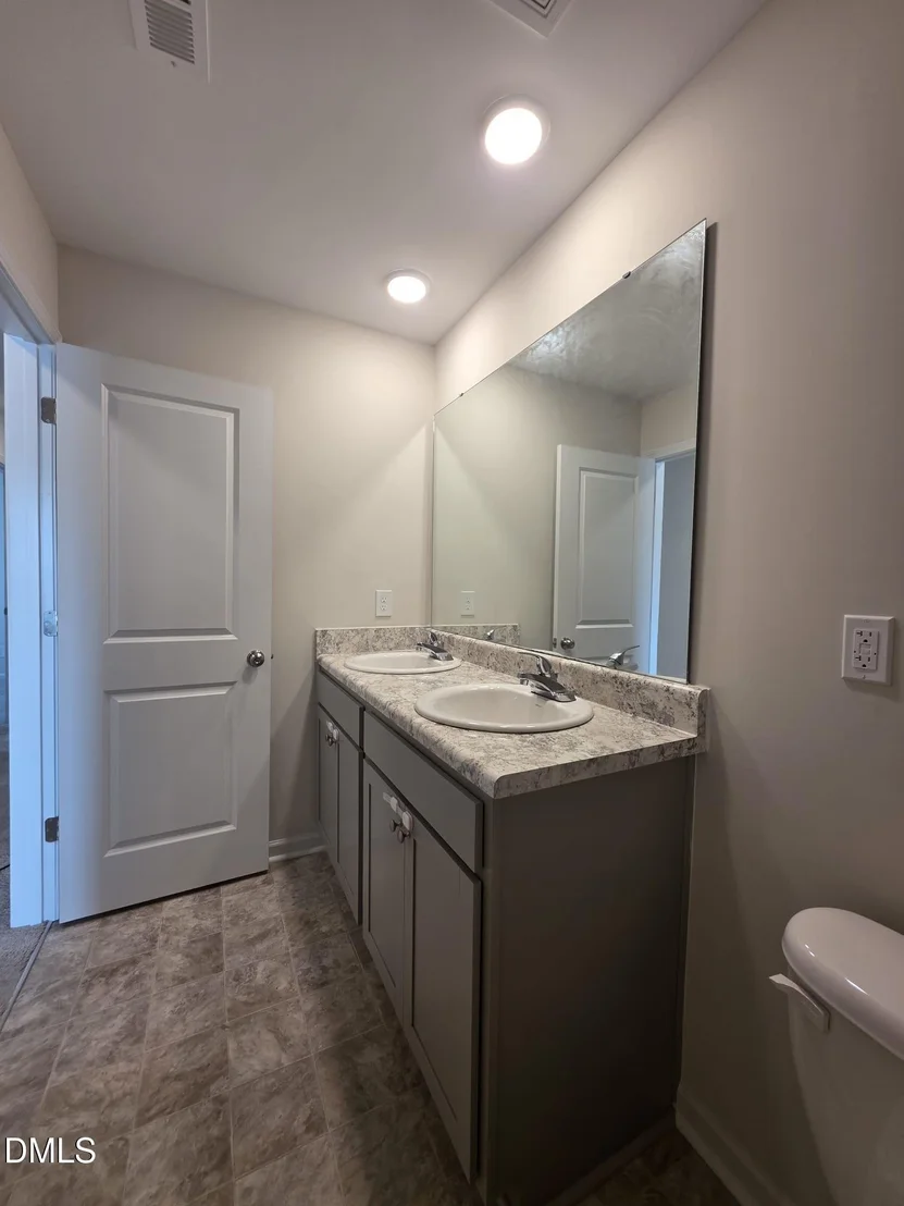 Photo of 824 Old Angus Lane