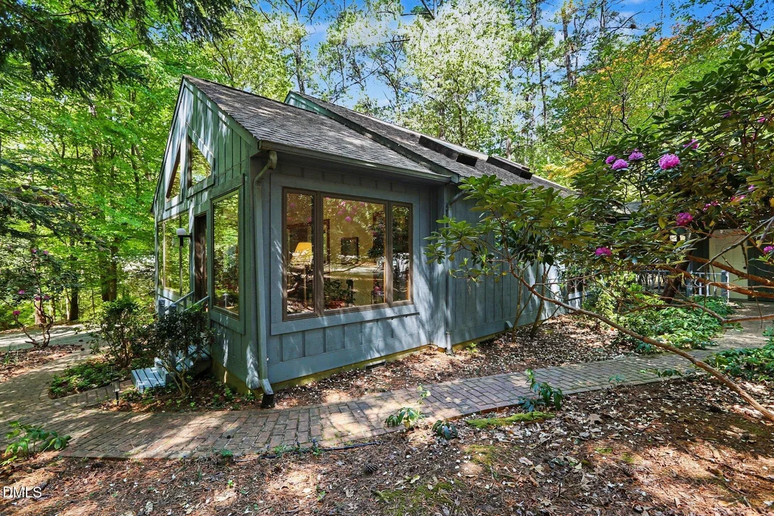 Photo of 223 Windlestraw