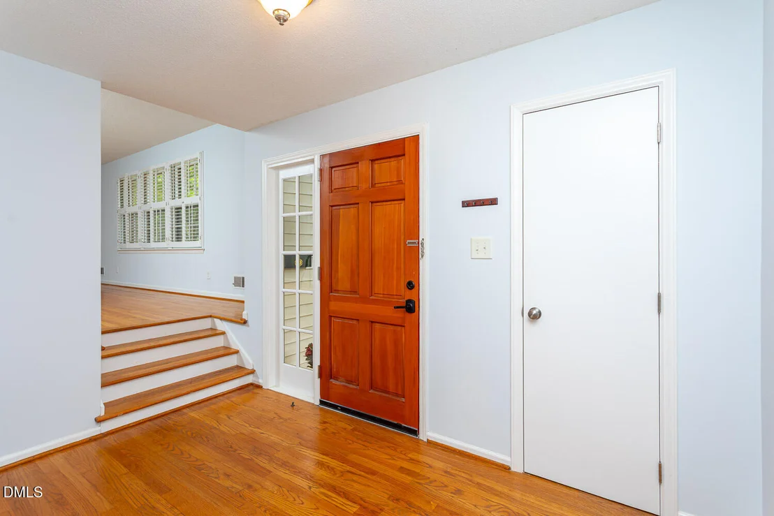Photo of 921 Devon Avenue