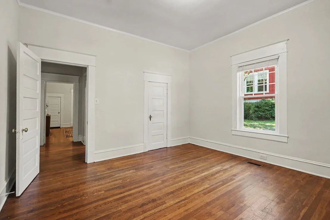 Photo of 903 W Markham Avenue