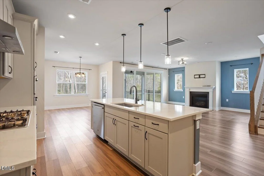 Photo of 541 Roycroft Drive