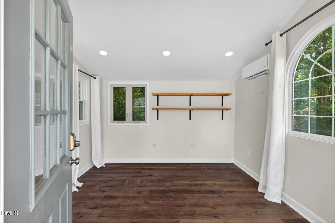 Photo of 2905 Broad Street