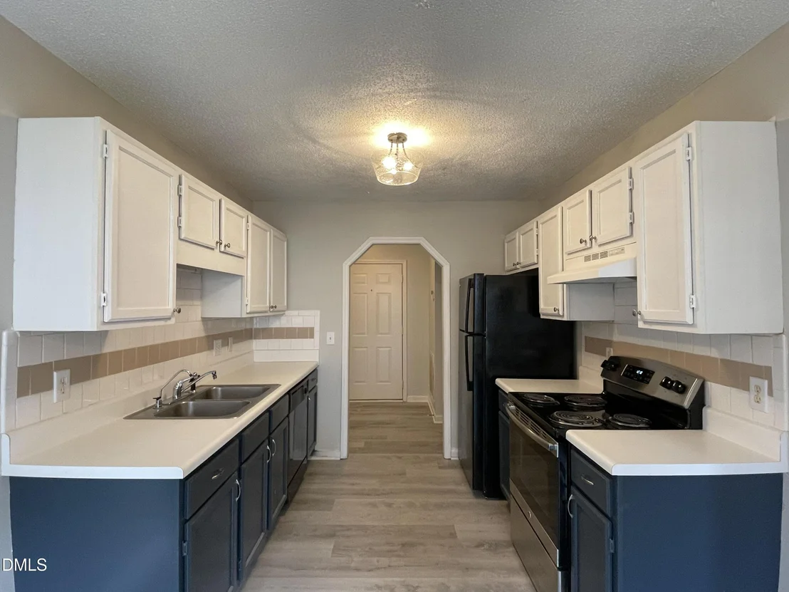 Photo of 1008 Laurel Leaf