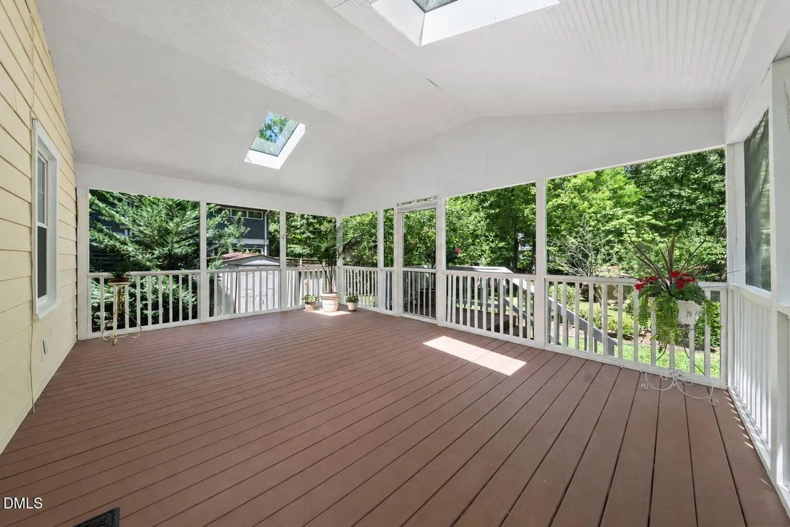 Photo of 721 Tinkerbell Road