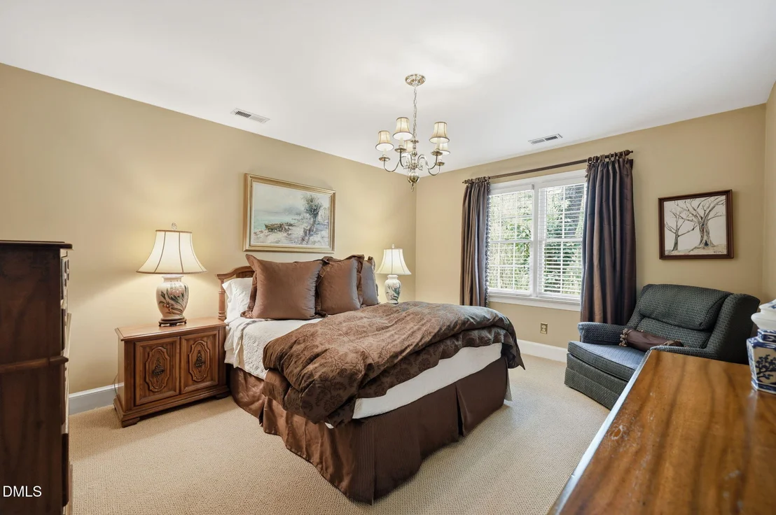 Photo of 2221 Weybridge Drive