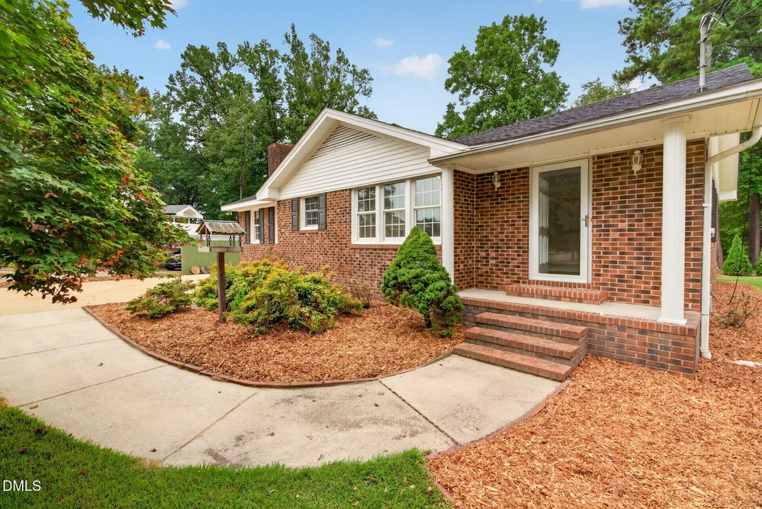 Photo of 63 White Oak Drive