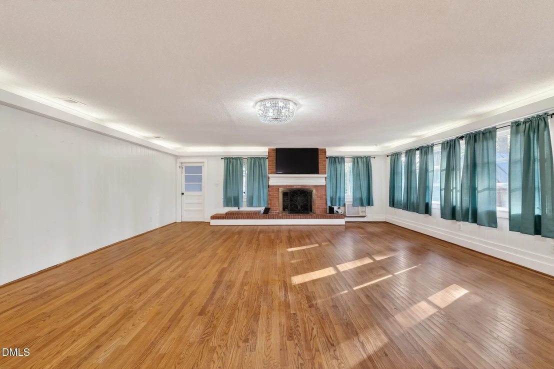 Photo of 207 W 3rd Street