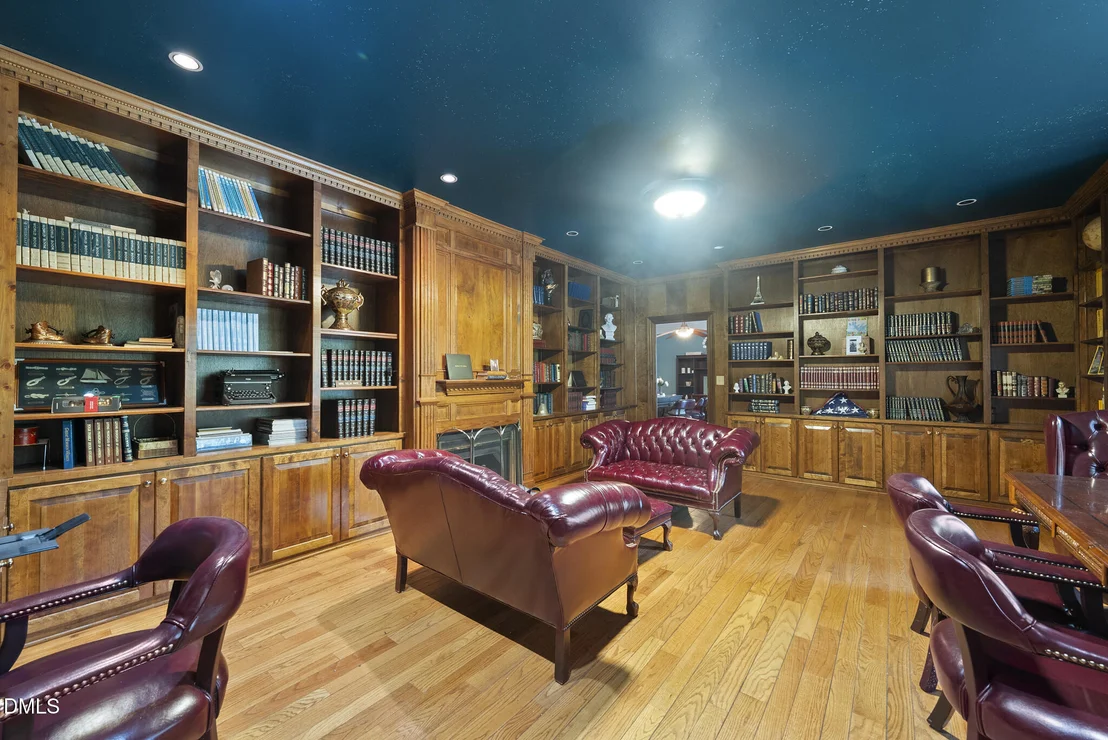 Photo of 111 Foxridge Road