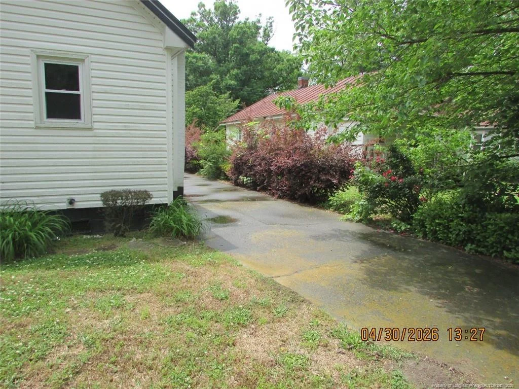 Photo of 215 E Maple Street