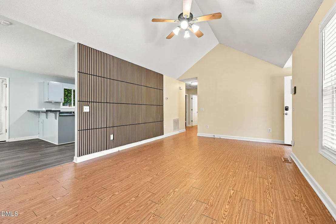 Photo of 215 Brookfield Circle