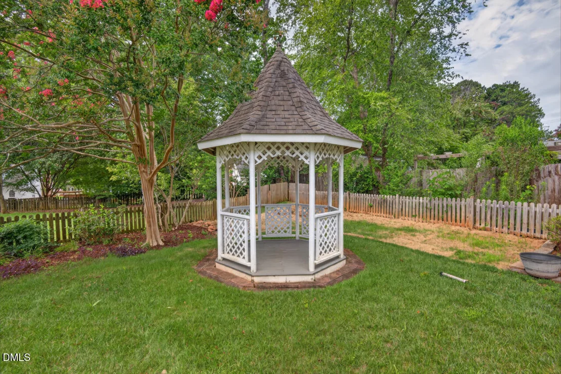 Photo of 6125 Iris Drive