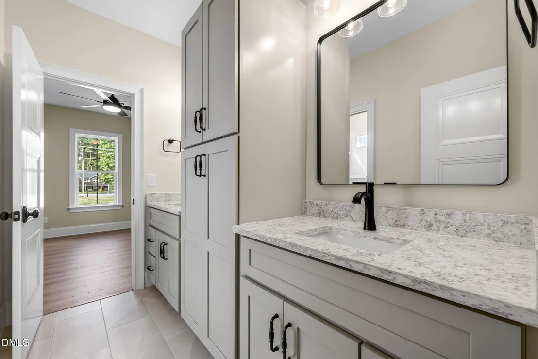 Photo of 643 Dixon Road