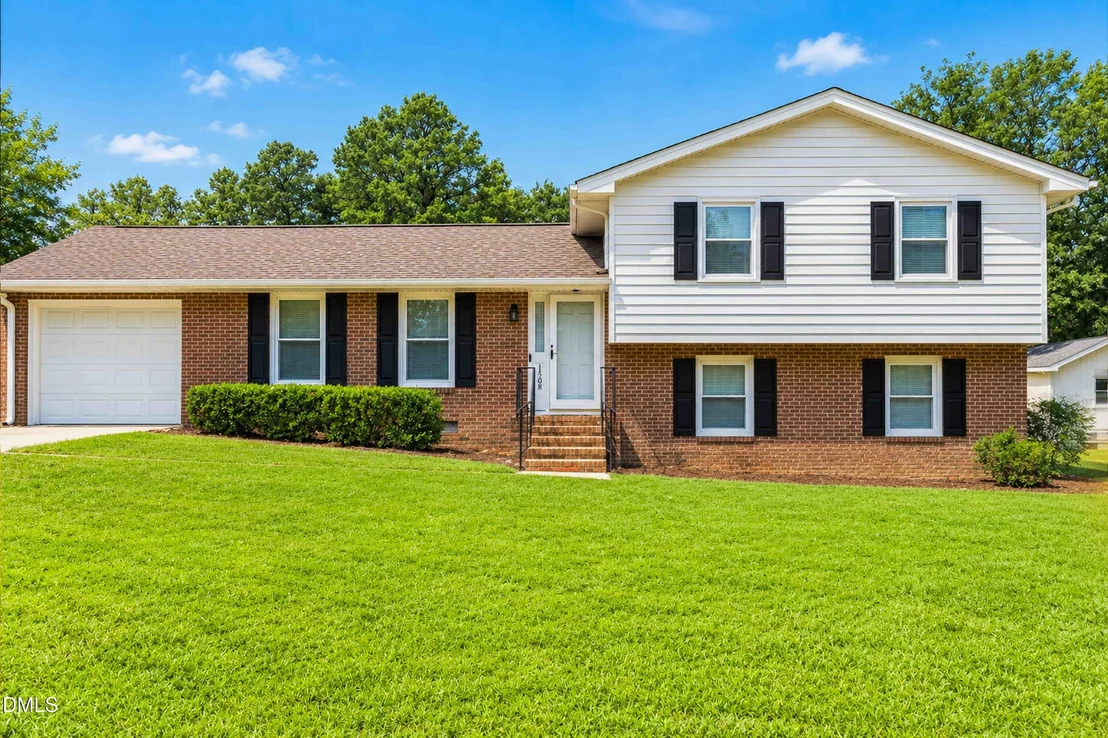 Photo of 1600 Edgebrook Drive