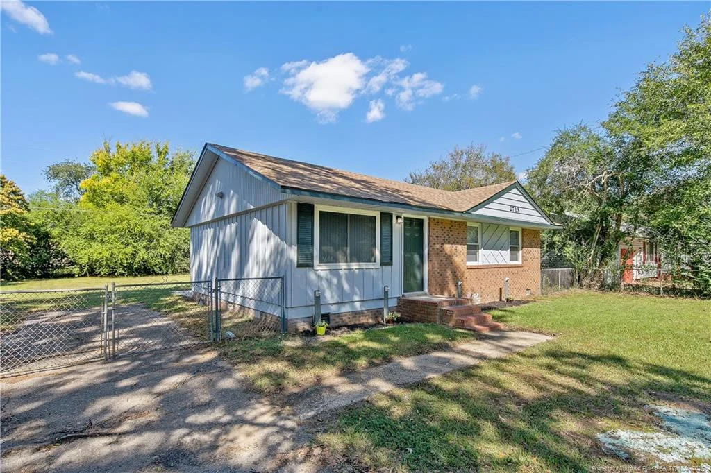 Photo of 2713 Daly Avenue