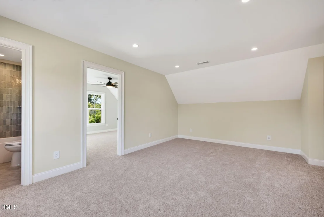 Photo of 643 Dixon Road