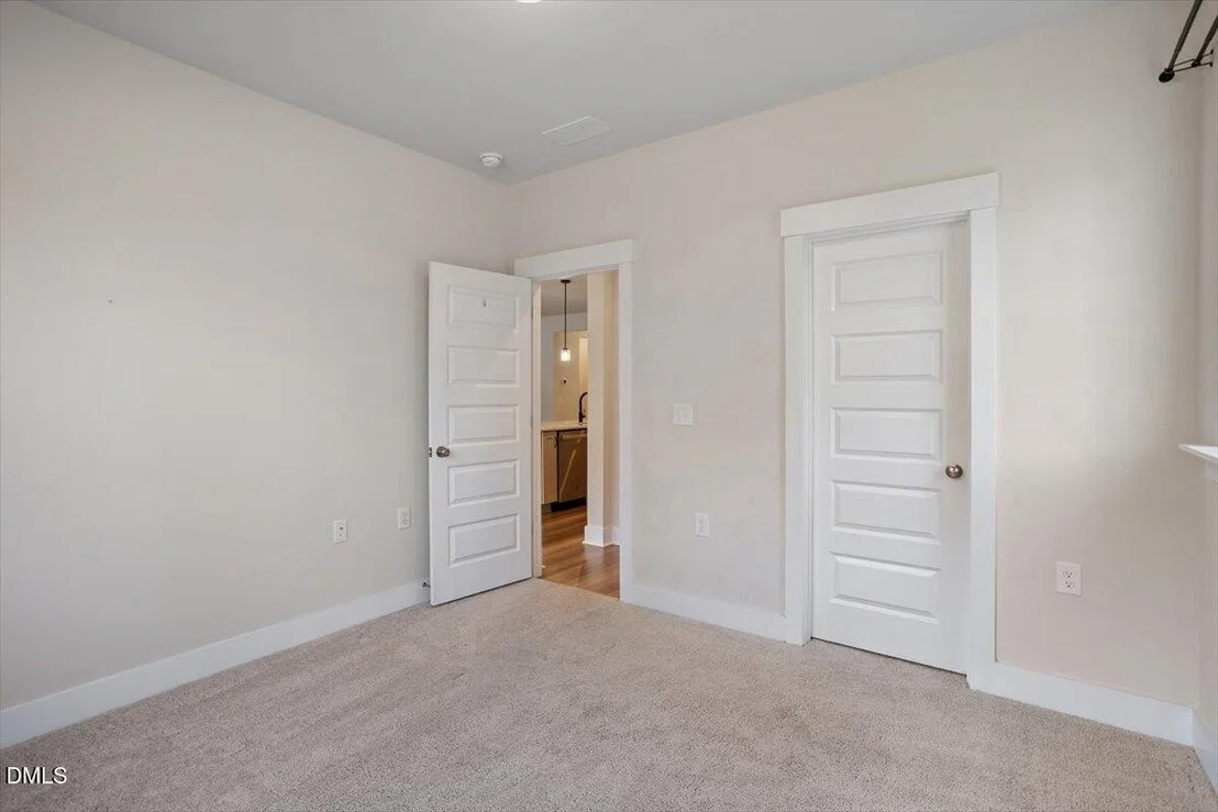 Photo of 541 Roycroft Drive