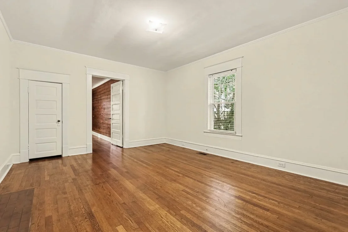 Photo of 903 W Markham Avenue